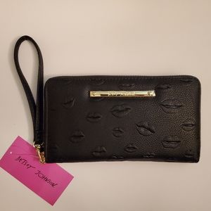 NWT Betsey Johnson "Embossed Lips" Black Zip Around Wristlet | Love | BM28300